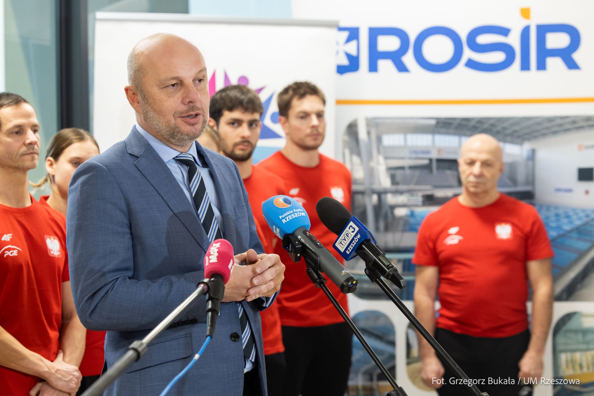 Zdjęcie z konferencji prasowej na pływalni przy ul. Matuszczaka 7a w Rzeszowie, fot. Grzegorz Bukała, Urząd Miasta Rzeszowa